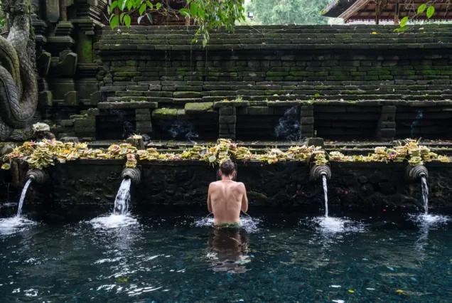 Melukat at Tirta Empul